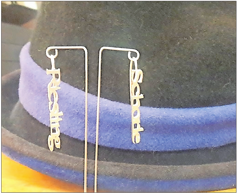 Das Lieblingsgetränk kann man mit diesen Ohrringen stets bei sich tragen – und das ganz ohne Nebenwirkungen. FOTO: LAI Das Lieblingsgetränk kann man mit diesen Ohrringen stets bei sich tragen – und das ganz ohne Nebenwirkungen. FOTO: LAI