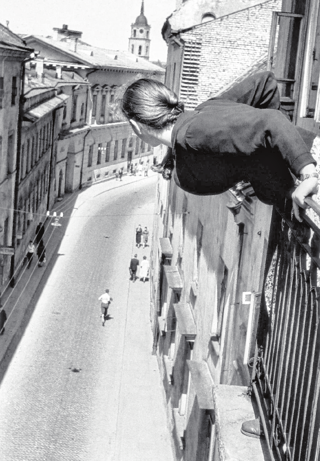 „Antanas Sutkus: KOSMOS“ ist ab 8. September in der Galerie Zephyr zu sehen – hier „Marathon in Universitates Street“, 1959. BILD: ANTANAS SUTKUS „Antanas Sutkus: KOSMOS“ ist ab 8. September in der Galerie Zephyr zu sehen – hier „Marathon in Universitates Street“, 1959. BILD: ANTANAS SUTKUS