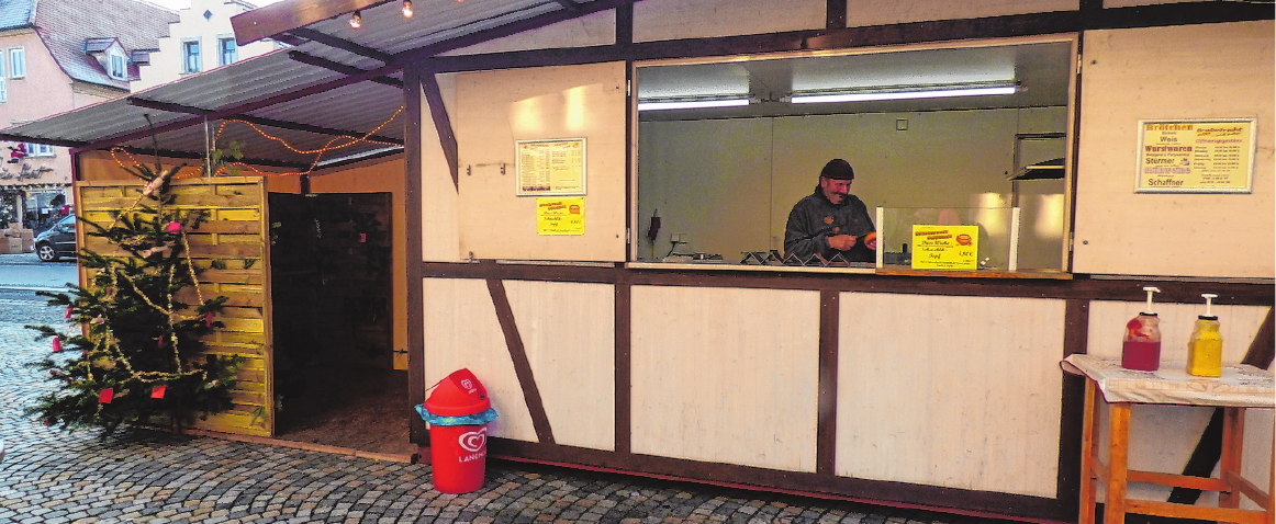 An Langers Bratwurststand bleibt keiner hungrig.FOTO: HACHEM FARMAND An Langers Bratwurststand bleibt keiner hungrig.FOTO: HACHEM FARMAND