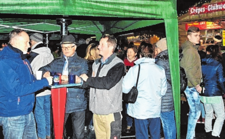 Auch beim dritten Bad Königshöfer Winterzauber kann man wieder die Geselligkeit pflegen und den Abend genießen. Auch beim dritten Bad Königshöfer Winterzauber kann man wieder die Geselligkeit pflegen und den Abend genießen.