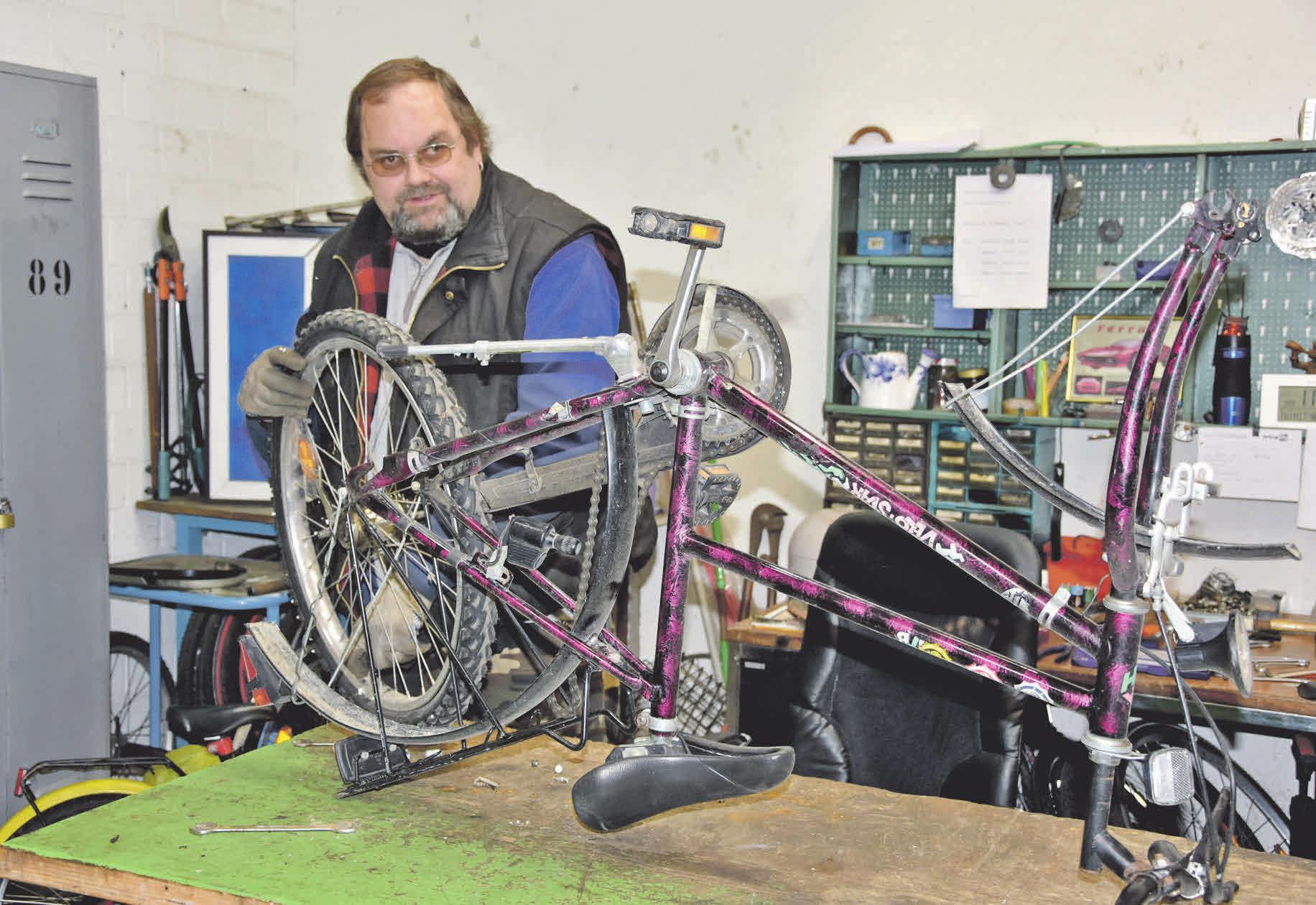 In der Stedemumer Fahrrad- und Metallwerkstatt werden fahrfähige Räder wieder auf Vordermann gebracht. In der Stedemumer Fahrrad- und Metallwerkstatt werden fahrfähige Räder wieder auf Vordermann gebracht.