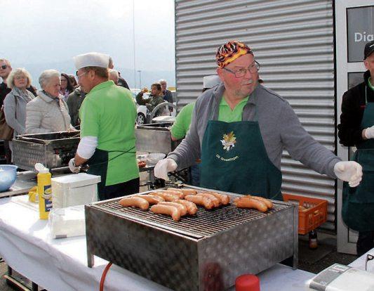 Es gibt viel zu entdecken am kommenden Sonntag, 6. Oktober. Industrie, Handel und Handwerk präsentieren sich an diesem Tag und bieten den Besuchern einen entspannten Familientag in der Zollerngemeinde. Natürlich fehlt die klassische „Rote“ auch nicht. Es gibt viel zu entdecken am kommenden Sonntag, 6. Oktober. Industrie, Handel und Handwerk präsentieren sich an diesem Tag und bieten den Besuchern einen entspannten Familientag in der Zollerngemeinde. Natürlich fehlt die klassische „Rote“ auch nicht.