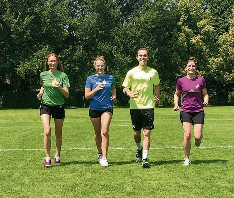 Die Praktikanten beim Erbe-Lauf: Von links nach rechts: Jovana Milosavljevic, Ann-Christin Grosse, Max Babel und Judith Wais (Hauptorganisatorin und Praktikantenbetreuerin).