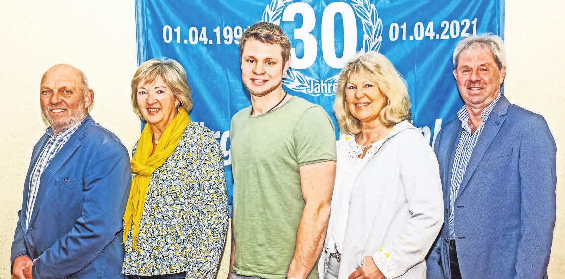 Arno und Monika Westphal (v. l) sowie Christoph, Renate und Friedhelm Jürgens freuen sich über das 30. Firmenjubiläum Arno und Monika Westphal (v. l) sowie Christoph, Renate und Friedhelm Jürgens freuen sich über das 30. Firmenjubiläum