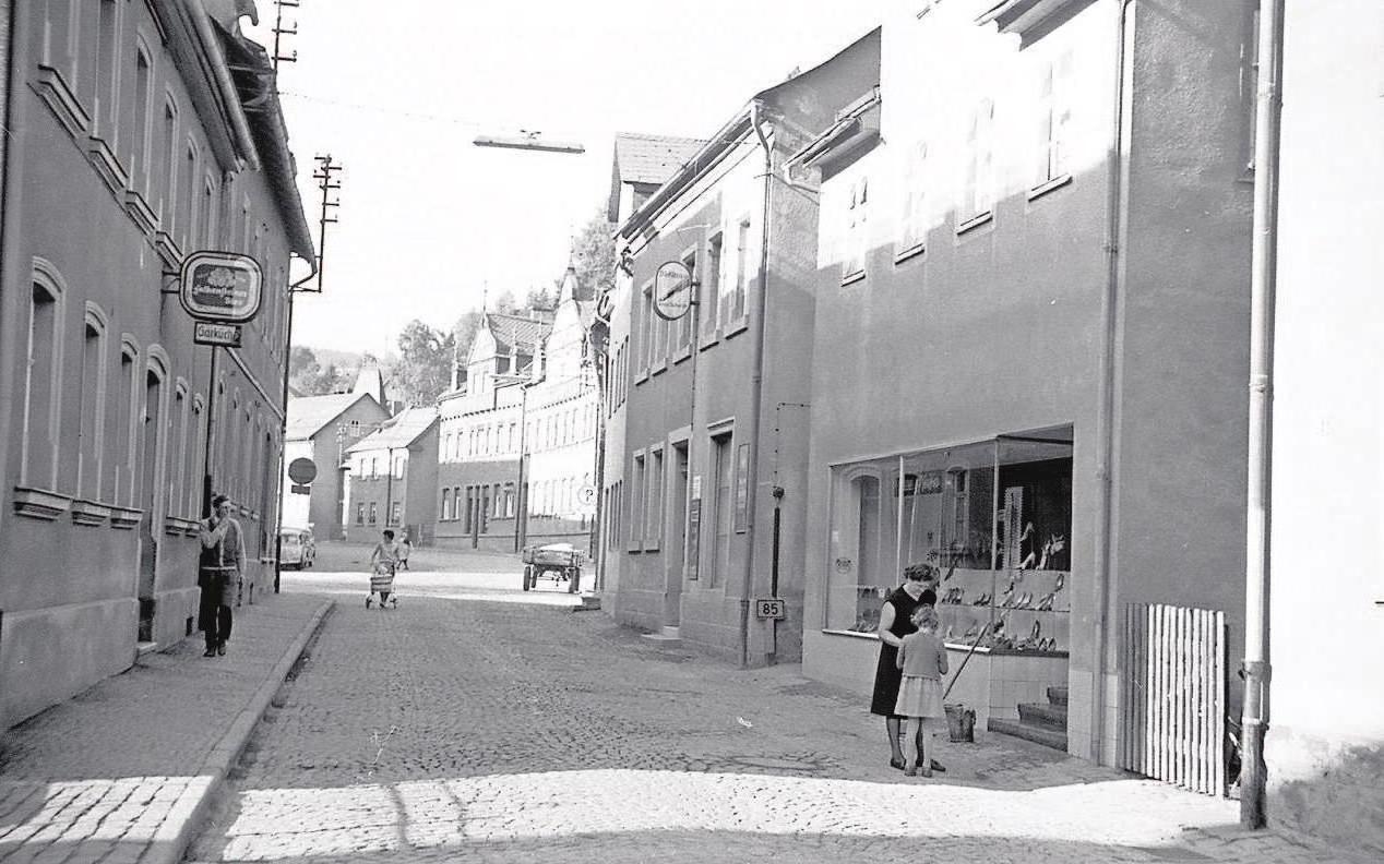 Ortsdurchfahrt um 1960. Foto: Stadtarchiv Ortsdurchfahrt um 1960. Foto: Stadtarchiv