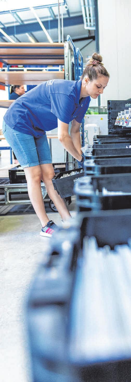 Loredana Baragan arbeitet an der Hochleistungssortiermaschine. FOTO: DANIEL DRESCHER Loredana Baragan arbeitet an der Hochleistungssortiermaschine. FOTO: DANIEL DRESCHER