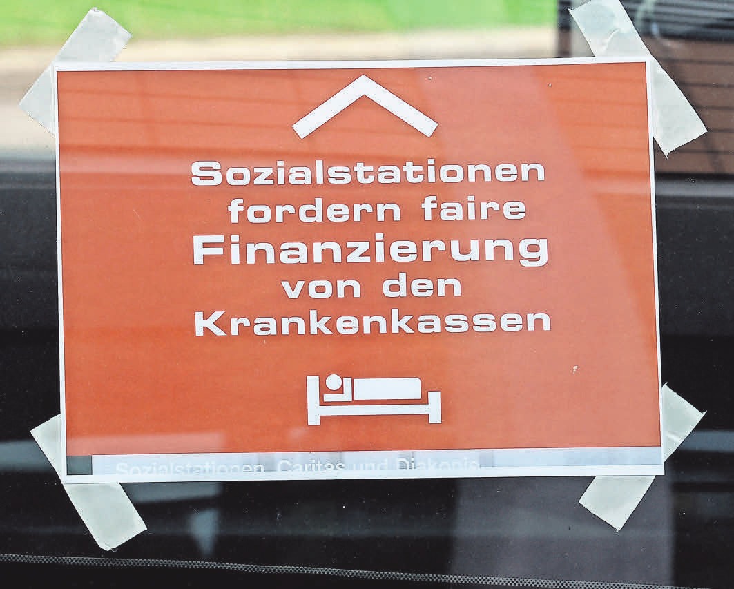 Die Finanzierung der Pflege führt häufig zu Auseinandersetzungen. Auch die Sozialstationen ergreifen Partei. FOTO: DPA Die Finanzierung der Pflege führt häufig zu Auseinandersetzungen. Auch die Sozialstationen ergreifen Partei. FOTO: DPA