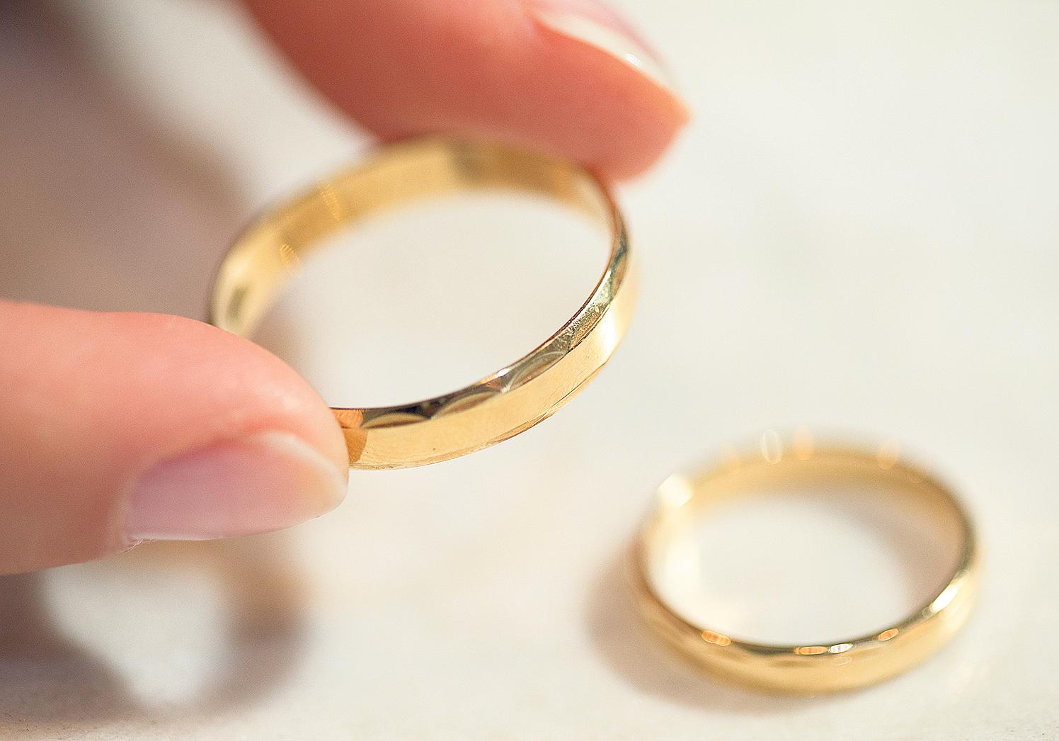 Nach dem „Ja“ gehören die passenden Ringe für Verlobte beziehungsweise Verheiratete unbedingt dazu. FOTOS: DPA Nach dem „Ja“ gehören die passenden Ringe für Verlobte beziehungsweise Verheiratete unbedingt dazu. FOTOS: DPA
