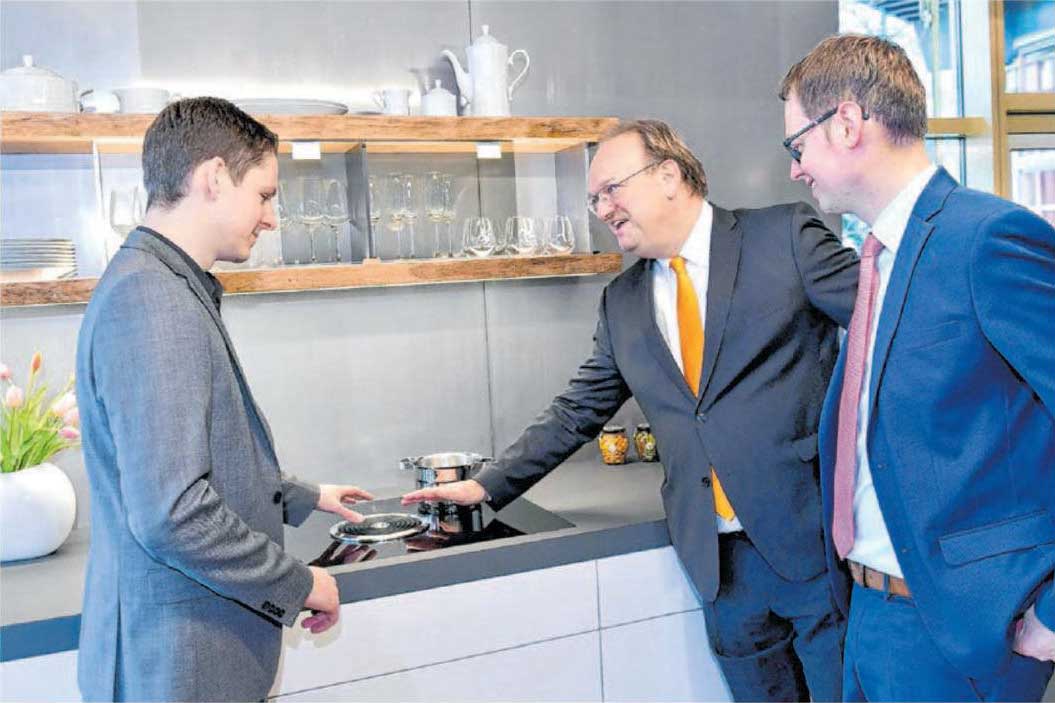 Braig Küchen & Schreinerei aus Allmendingen erfüllt individuelle Wohnwünsche. Inhaber Florian Braig berät über hochwertige Küchen- und Wohnraumgestaltung. Braig Küchen & Schreinerei aus Allmendingen erfüllt individuelle Wohnwünsche. Inhaber Florian Braig berät über hochwertige Küchen- und Wohnraumgestaltung.