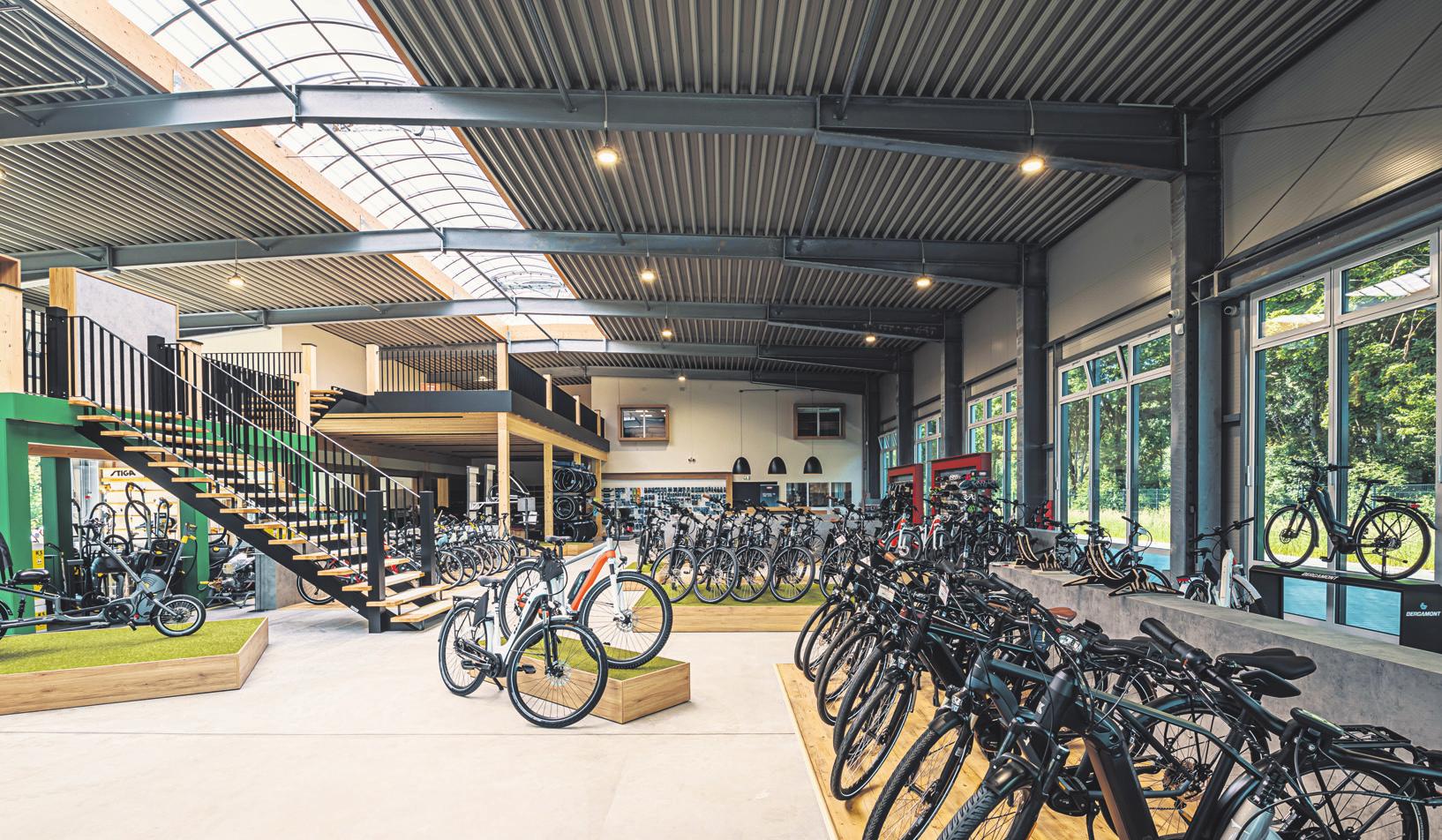 Für alle, die auf der Suche nach einem neuen Fahrrad oder dem passenden Zubehör sind, ist die neue Fahrradhalle der Firma Hoping die richtige Adresse. Foto: Dirk Nienaber