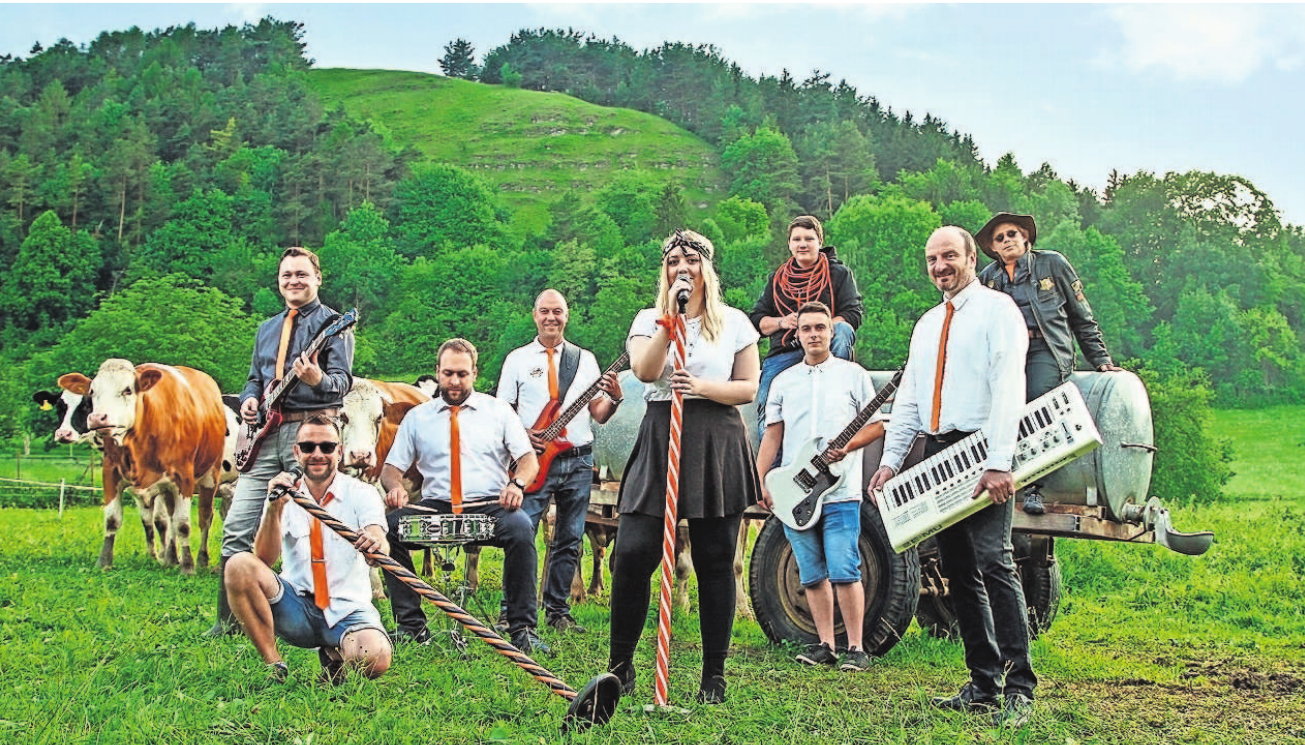 Die Partyband „Die Qxen“ sorgt am Sonntag zum Altstadtfest für Stimmung. Fotos (2): Agentur Die Partyband „Die Qxen“ sorgt am Sonntag zum Altstadtfest für Stimmung. Fotos (2): Agentur