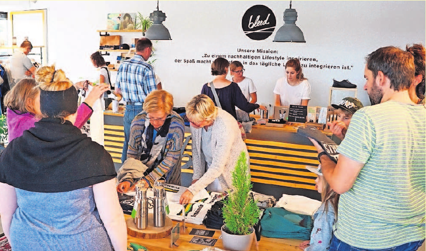 Informatives rund um das Helmbrechtser Unternehmen „bleed“ erfuhren die Gäste bei der Einweihung des neuen Headquartiers. Foto: „bleed“ Informatives rund um das Helmbrechtser Unternehmen „bleed“ erfuhren die Gäste bei der Einweihung des neuen Headquartiers. Foto: „bleed“
