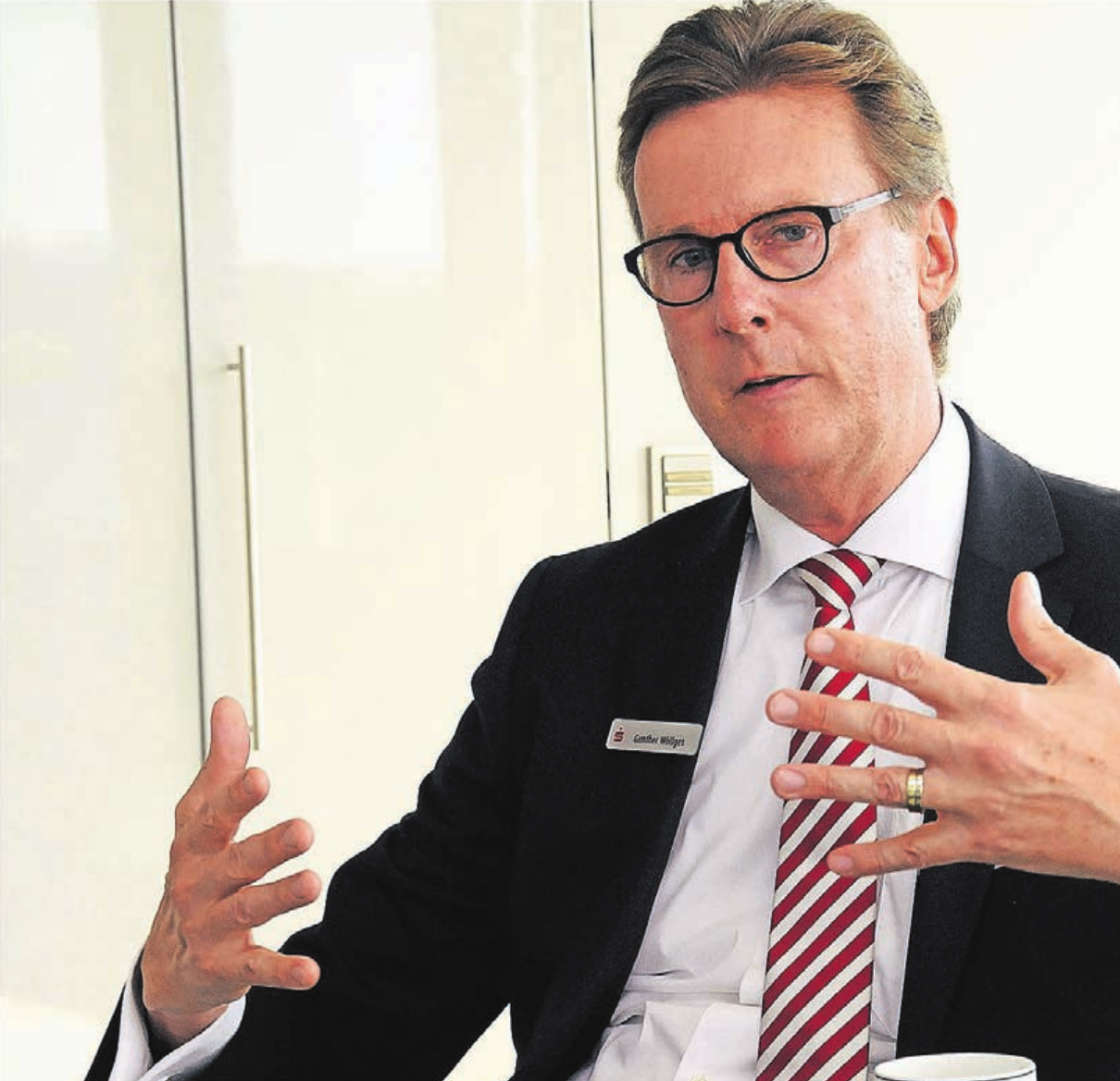Sparkassen-Vorstand Gunther Wölfges verspricht für von der Corona-Krise betroffene Unternehmer und Selbstständige schnelle Kredit- und Liquiditätshilfen seines Geldinstituts. Sparkassen-Vorstand Gunther Wölfges verspricht für von der Corona-Krise betroffene Unternehmer und Selbstständige schnelle Kredit- und Liquiditätshilfen seines Geldinstituts.
