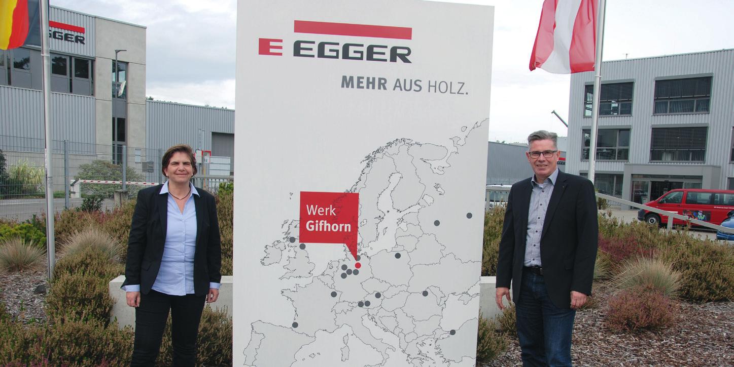 Andrea Oldenburg-Zillig und Matthias Veile, Geschäftsführer bei EGGER in Gifhorn, blicken optimistisch in die Zukunft. Foto: Katja Buhlmann/photowerk Andrea Oldenburg-Zillig und Matthias Veile, Geschäftsführer bei EGGER in Gifhorn, blicken optimistisch in die Zukunft. Foto: Katja Buhlmann/photowerk