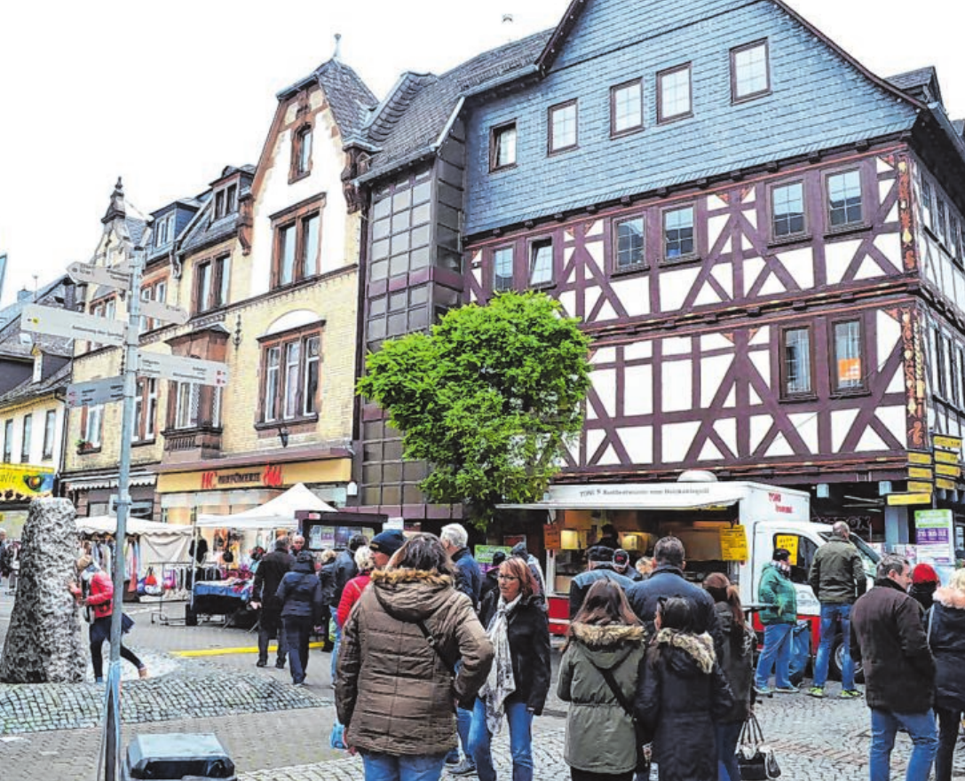 Inmitten der urigen Fachwerkkulisse können die Besucher jede Menge Schnäppchen machen. Inmitten der urigen Fachwerkkulisse können die Besucher jede Menge Schnäppchen machen.