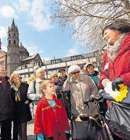 Bei Gästeführungen erfahren Besucher allerlei über die Nibelungenstadt. FOTO: BERTRAM/FREI Bei Gästeführungen erfahren Besucher allerlei über die Nibelungenstadt. FOTO: BERTRAM/FREI