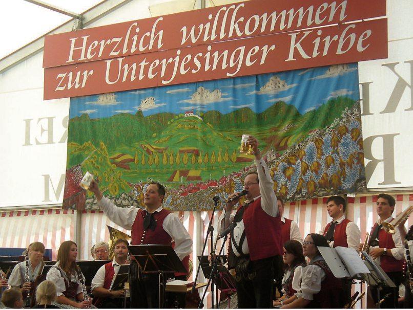 Von Freitag, 1. November, bis Montag, 4. November, wird im beheizten Festzelt am Sportplatz in Unterjesingen richtig gefeiert. Bild: Festgemeinschaft Unterjesinger Kirbe