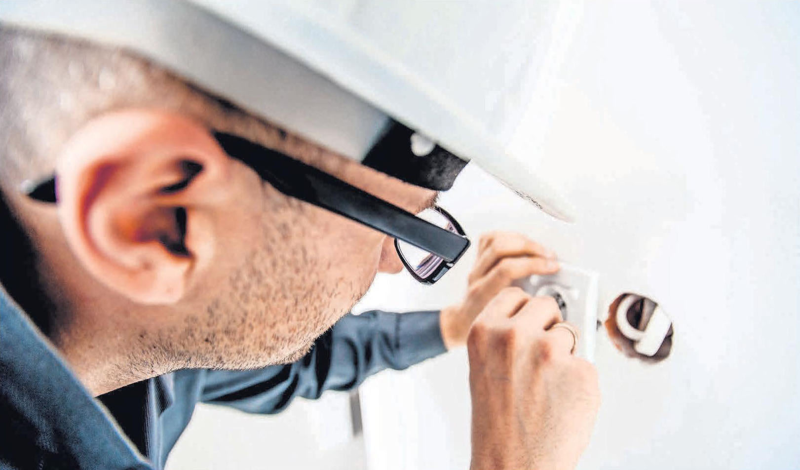 Handwerksleistungen und Putzhilfen kann man von der Steuer absetzen. Handwerksleistungen und Putzhilfen kann man von der Steuer absetzen.
