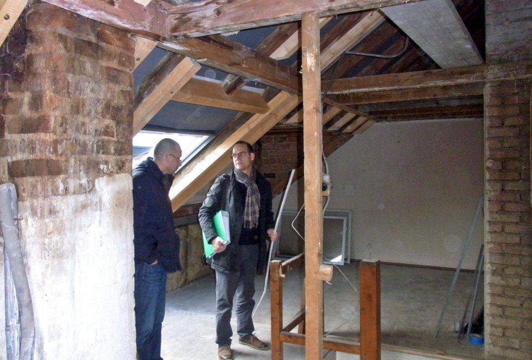 Ein Modernisierungs-Check bildet eine gute Grundlage, um die Sanierung oder Modernisierung eines Altbaus zu planen. Bild: djd/Bauherren-Schutzbund e.V