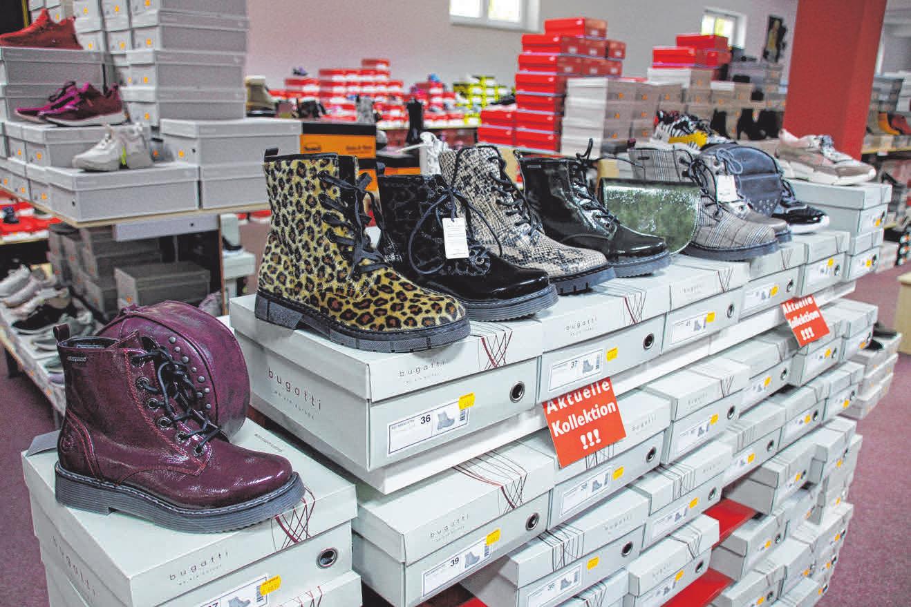 Im Schuhmarkt Hüttlingen ist die Auswahl mit circa 10 000 Paar enorm. Im Schuhmarkt Hüttlingen ist die Auswahl mit circa 10 000 Paar enorm.