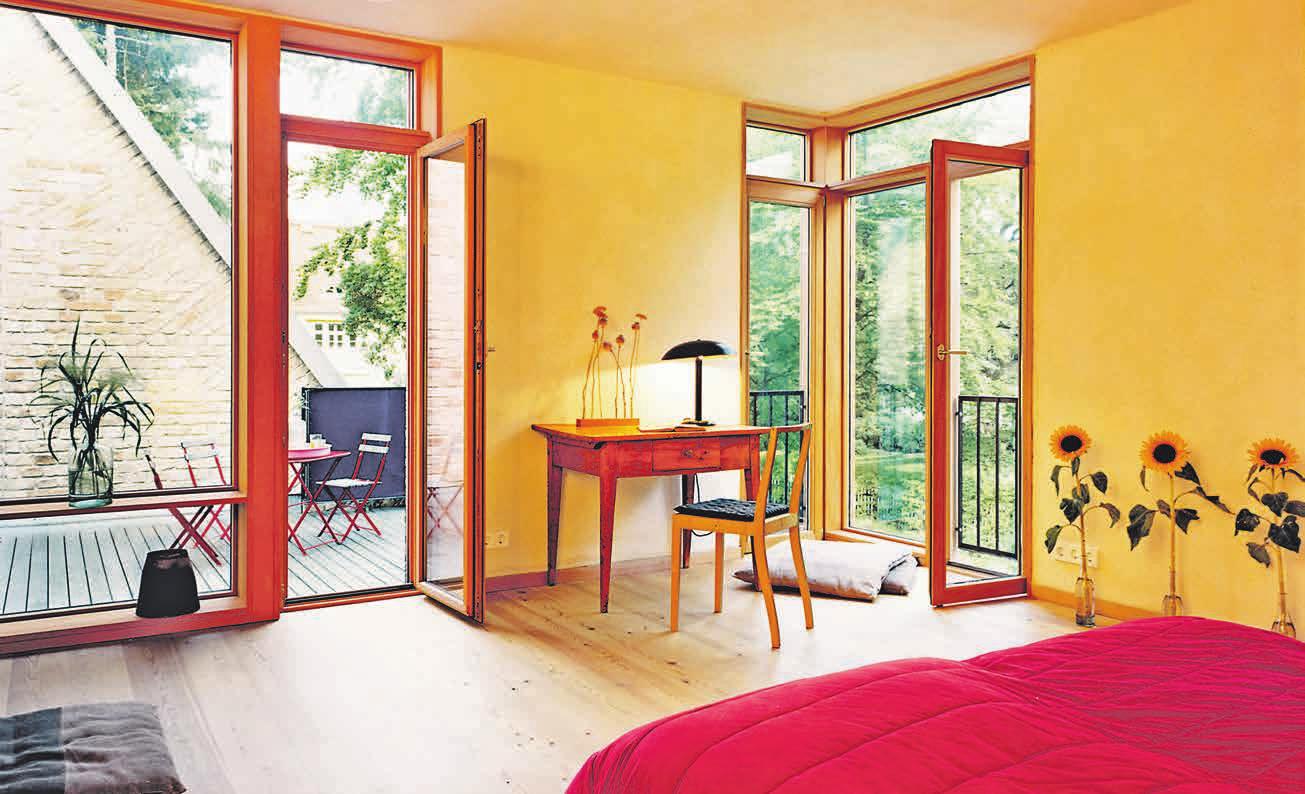 Holzfenster tragen zu einer behaglichen Wohnatmosphäre bei. Fotos: proholzfenster.de