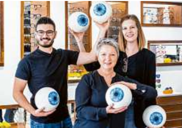 Augenschutz ist wichtig, sagen Ahmad Karkouti, Kerstin Berthold und Svenja Manewaldt. Foto: privat