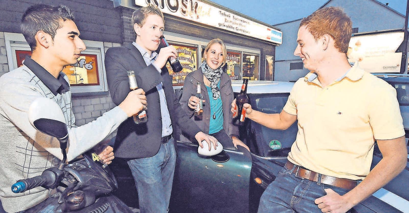 Wenn man zu Silvester auf den Jahreswechsel anstößt, sollte das Auto danach stehen bleiben. Foto: dpp-Autoreporter Wenn man zu Silvester auf den Jahreswechsel anstößt, sollte das Auto danach stehen bleiben. Foto: dpp-Autoreporter