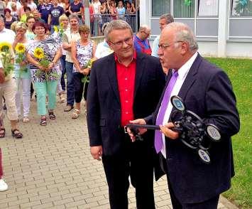 Nach der Kommunalwahl 2014 übergab Harri Reiche den Schlüssel des Landratsamtes an seinen Nachfolger Götz Ulrich. FOTO: B. ZENTNER