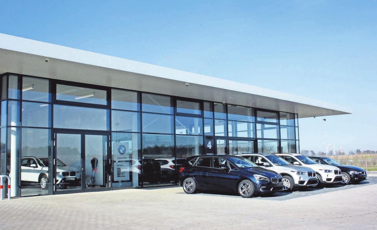 Der BMW-Vertragshändler B&K präsentiert sich und die neuesten BMW-Modelle am 9. und 10. März in den neuen Geschäfträumen des Autohauses an der Lise-Meitner- Straße. Der BMW-Vertragshändler B&K präsentiert sich und die neuesten BMW-Modelle am 9. und 10. März in den neuen Geschäfträumen des Autohauses an der Lise-Meitner- Straße.