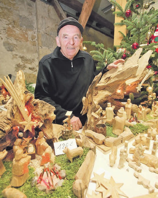 Kunsthandwerker zeigen tolle, weihnachtliche Arbeiten. Kunsthandwerker zeigen tolle, weihnachtliche Arbeiten.