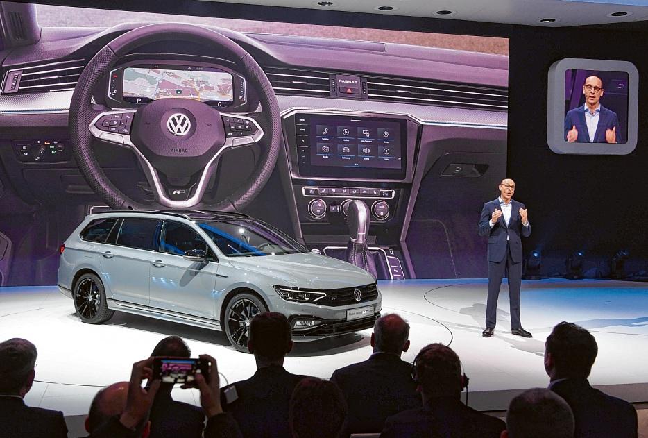 Frischer Wind aus Wolfsburg: Volkswagen präsentiert den neuen Passat. FOTO: ULI DECK