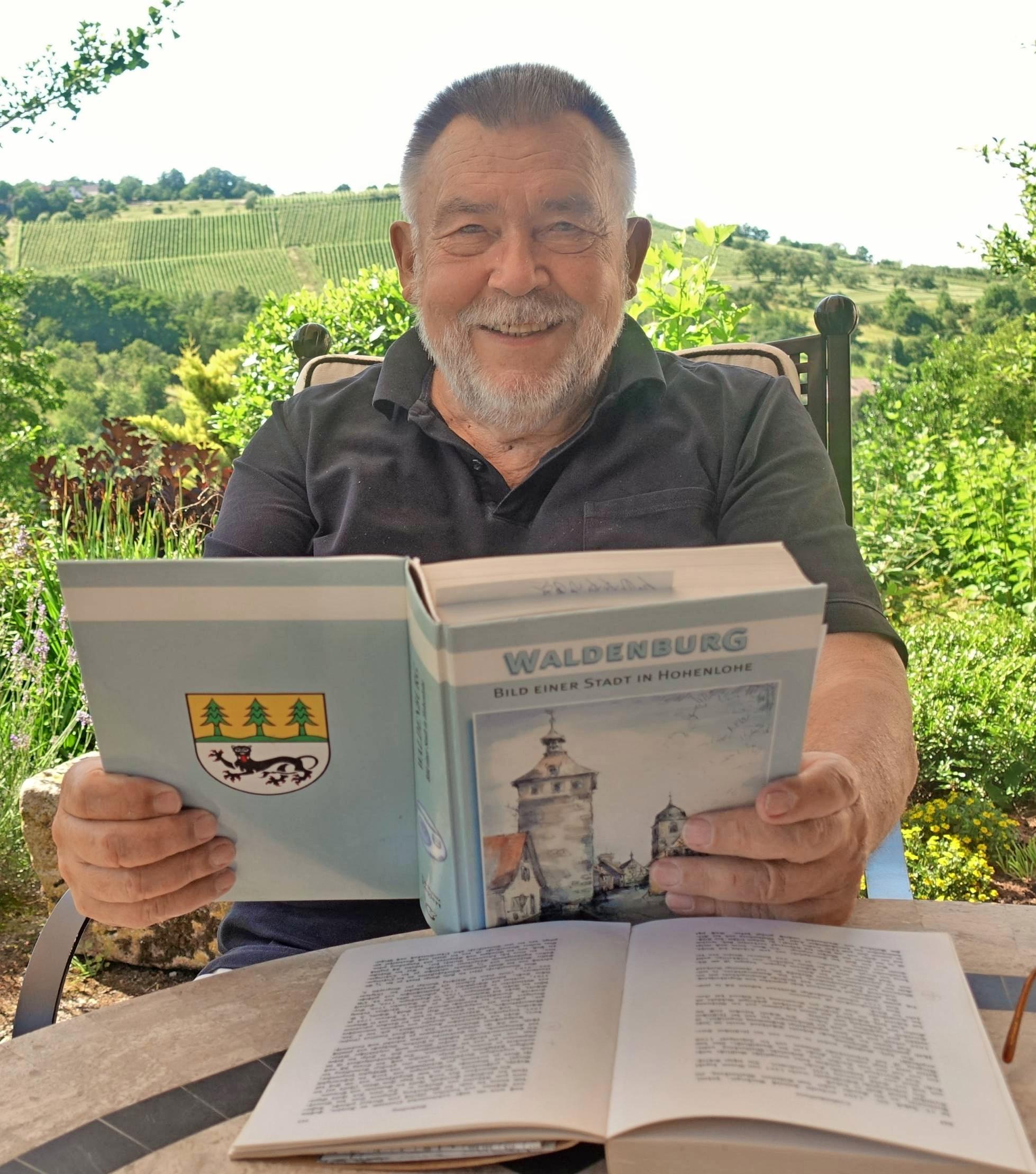 Der frühere Schulleiter und Heimatforscher Karlheinz Englert hat eine fast 600 Seiten starke Chronik zur Geschichte der Stadt Waldenburg verfasst. Der frühere Schulleiter und Heimatforscher Karlheinz Englert hat eine fast 600 Seiten starke Chronik zur Geschichte der Stadt Waldenburg verfasst.