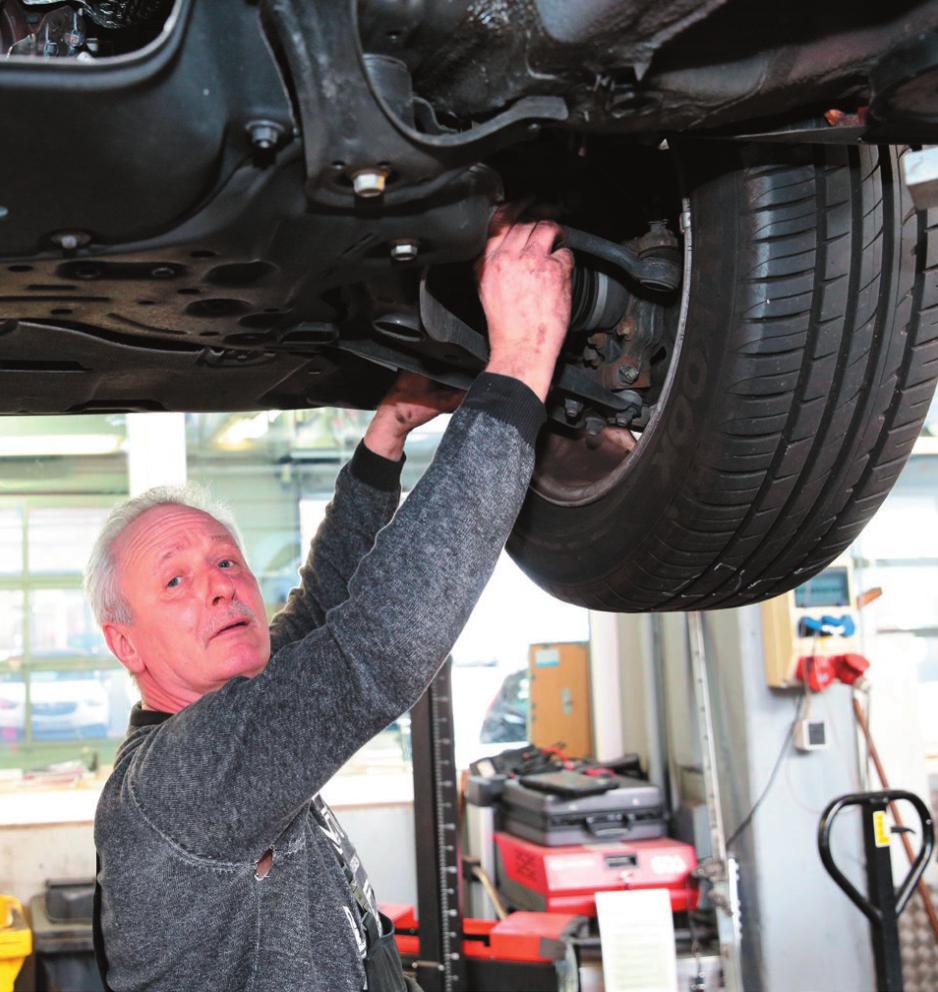Bei den Fachleuten vom Autohaus Dresen in Bonn ist Ihr Auto in den besten Händen. Bei den Fachleuten vom Autohaus Dresen in Bonn ist Ihr Auto in den besten Händen.