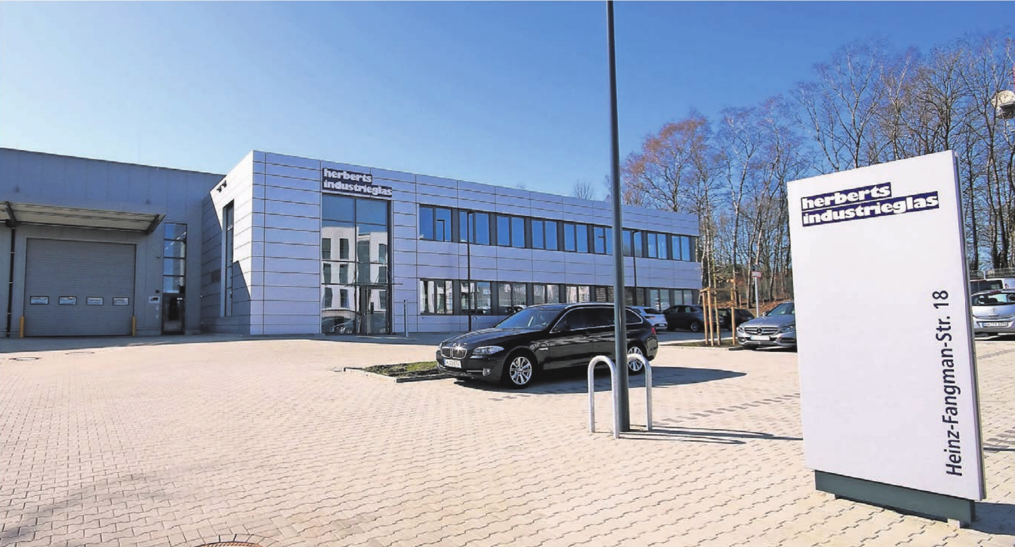 Die Firma Herberts Industrieglas ist vor wenigen Jahren von Wuppertal-Barmen nach Lichtscheid in den neuen Engineering Park gezogen. Die Firma Herberts Industrieglas ist vor wenigen Jahren von Wuppertal-Barmen nach Lichtscheid in den neuen Engineering Park gezogen.