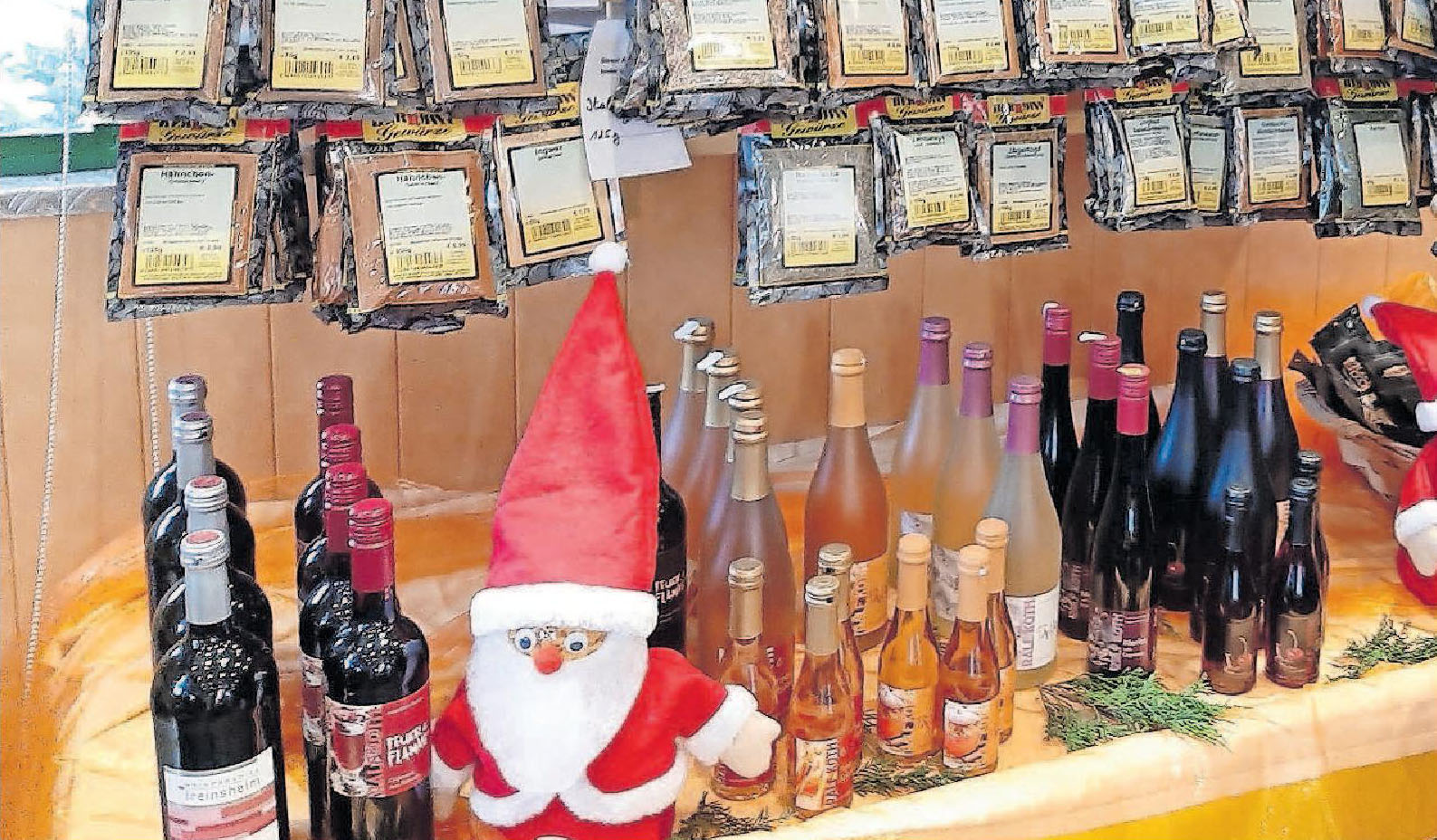 Bietet neben Obst und Gemüse auch Wein, Öl, Marmeladen, Suppen und Gewürze an: Obst und Gemüse Wolf an der Umgehungsstraße Maudach. FOTO: SCHAAR Bietet neben Obst und Gemüse auch Wein, Öl, Marmeladen, Suppen und Gewürze an: Obst und Gemüse Wolf an der Umgehungsstraße Maudach. FOTO: SCHAAR
