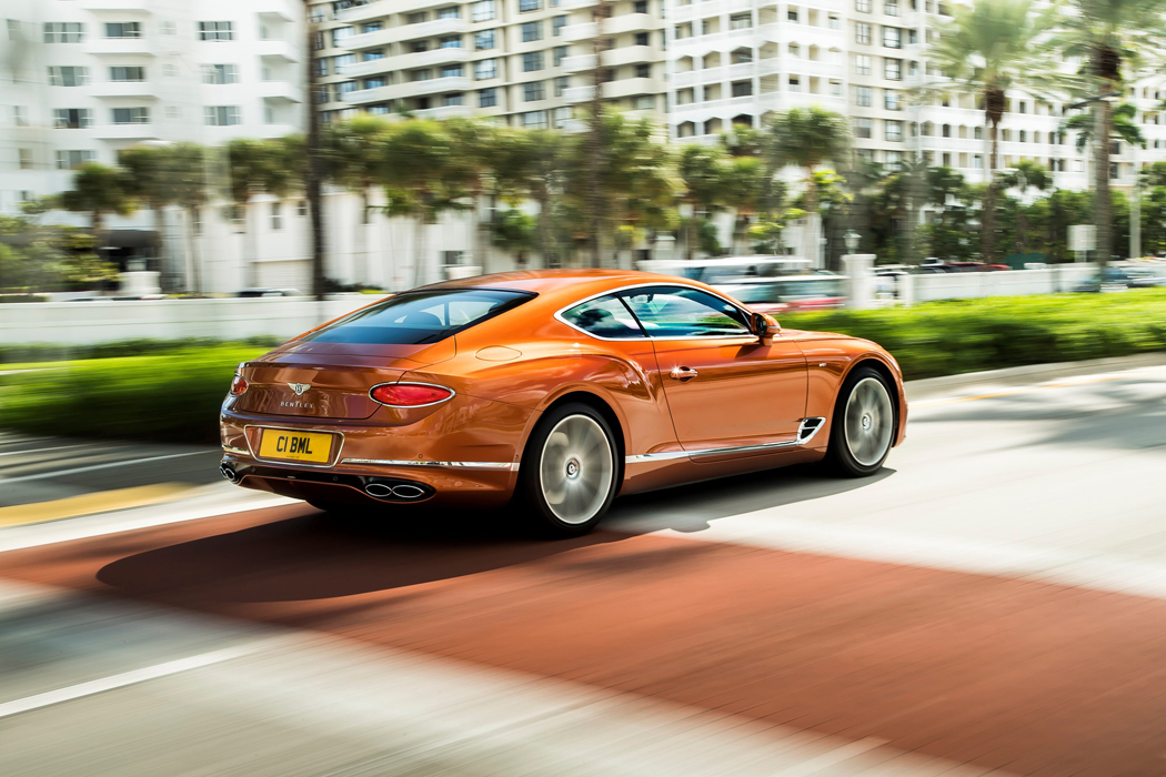 ... und von hinten eine gute Figur, der Continental GT V8. Fotos: Bentley Motors