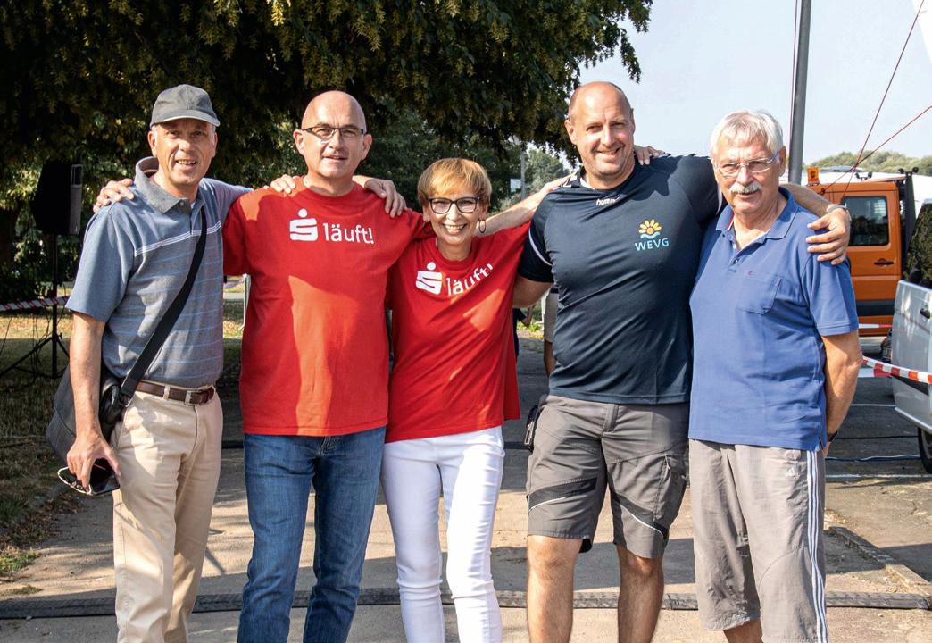 Oliver Fuchs, Rainer Krause, Christiane Voss, Björn Lippold und Karl-Heinz Lippold beim Stiftungslauf am Salzgittersee. Foto: Rudi Karliczek Oliver Fuchs, Rainer Krause, Christiane Voss, Björn Lippold und Karl-Heinz Lippold beim Stiftungslauf am Salzgittersee. Foto: Rudi Karliczek