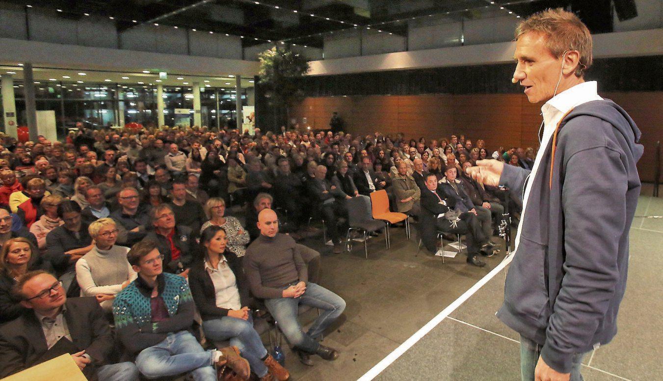 Vortrag von Dr. Kurt Mosetter im voll besetzten Tübinger Kreissparkassen Carré 2016. Archivbild Erich Sommer