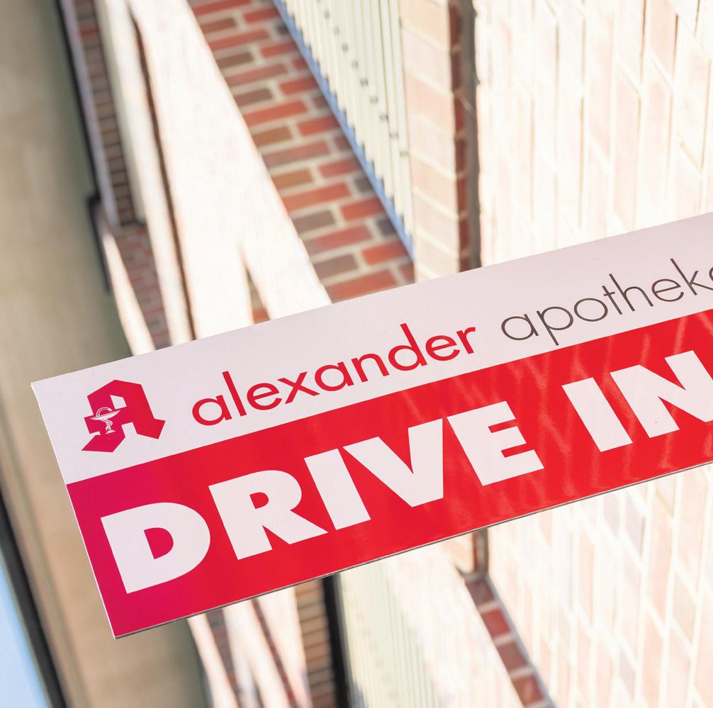 Drive-In Schalter: Die alexander apotheke bietet als besonderen Service einen Autoschalter. (Fotos: Timo Lutz)
