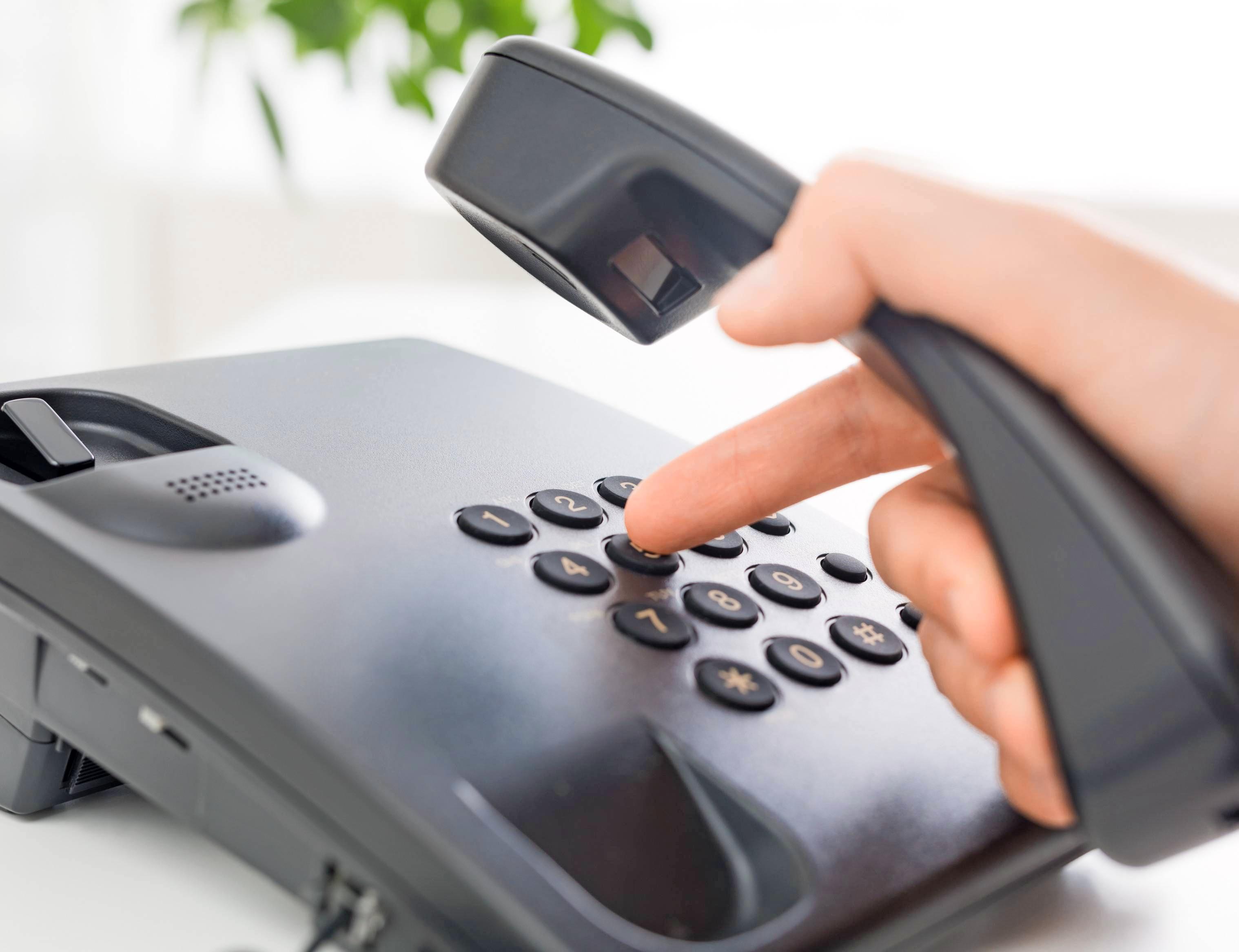 Die Verbraucherzentrale warnt vor Trickbetrügern, die den Namen der Organisation nutzen, um Verträge zu verkaufen. Foto: REDPIXEL/stock.adobe.com Die Verbraucherzentrale warnt vor Trickbetrügern, die den Namen der Organisation nutzen, um Verträge zu verkaufen. Foto: REDPIXEL/stock.adobe.com