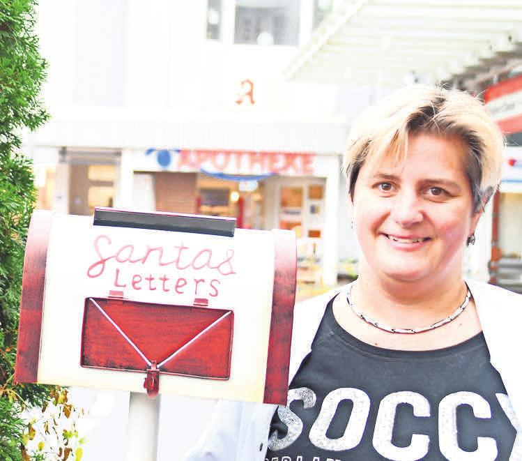 „In der Apotheke im Centrum Kohake steht ein Nikolausbriefkasten“, verrät Mitarbeiterin Tanja Tesini. Auch in der Hubertus-Apotheke können Briefe und Zeichnungen für den Nikolaus eingeworfen werden. „In der Apotheke im Centrum Kohake steht ein Nikolausbriefkasten“, verrät Mitarbeiterin Tanja Tesini. Auch in der Hubertus-Apotheke können Briefe und Zeichnungen für den Nikolaus eingeworfen werden.
