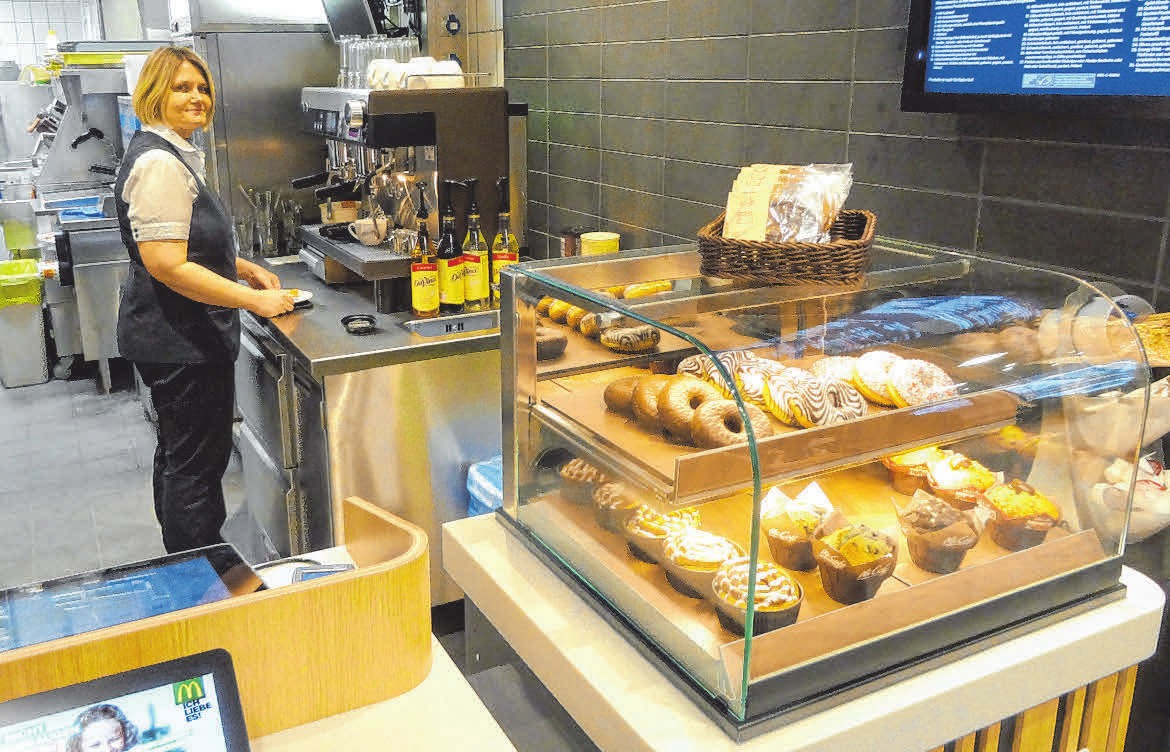 Neu: die „American Bakery“ für den süßen Gaumen und die Siebträger-Kaffeemaschine FOTOS: SCHWARZ Neu: die „American Bakery“ für den süßen Gaumen und die Siebträger-Kaffeemaschine FOTOS: SCHWARZ