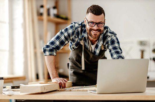 Nach ihrer Ausbildung haben Handwerker unzählige Möglichkeiten, sich weiterzubilden und sich neuen beruflichen Herausforderungen zu stellen. Bild: JenkoAtaman/stock.adobe.com Nach ihrer Ausbildung haben Handwerker unzählige Möglichkeiten, sich weiterzubilden und sich neuen beruflichen Herausforderungen zu stellen. Bild: JenkoAtaman/stock.adobe.com