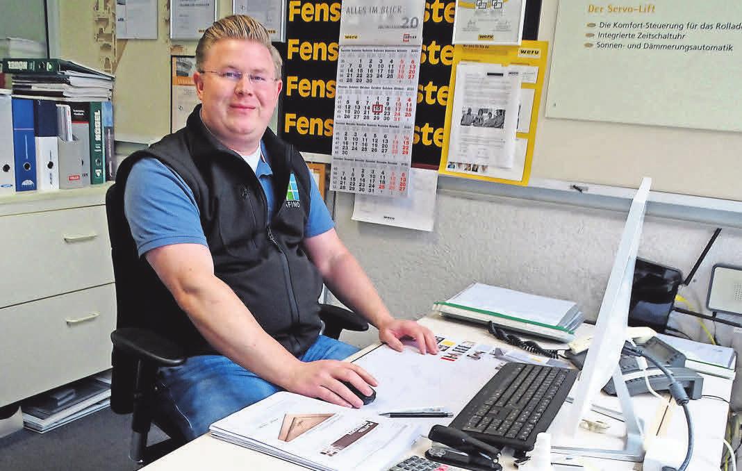 Tischlermeister Nils Fienemann von der EBERST Bauelemente Fenster und Türen GmbH ist von den neuen Türen begeistert. Tischlermeister Nils Fienemann von der EBERST Bauelemente Fenster und Türen GmbH ist von den neuen Türen begeistert.