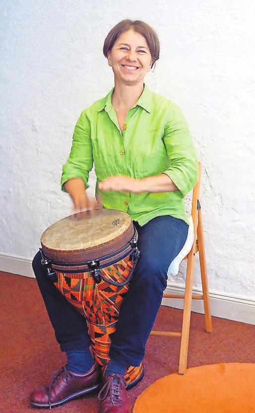 Sie hat den Puls: Helga Reihl schätzt es, die Vielfalt der Rhythmen zu entdecken. . Foto: M. Poppe-Albrecht