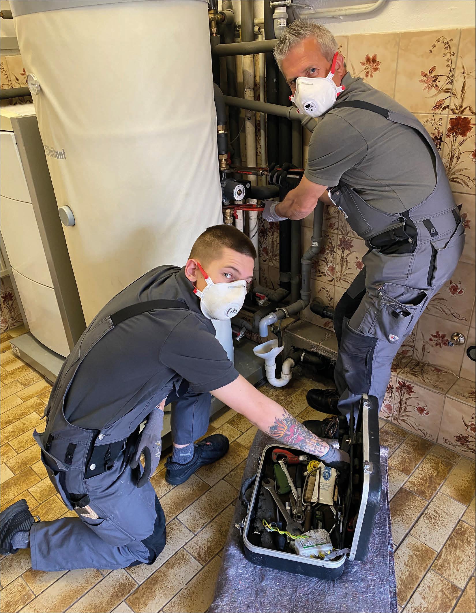 Wenn Handwerker die empfohlenen Hygieneregeln einhalten, gibt es kaum Gründe, die geplante Heizungssanierung oder turnusmäßige Wartungsarbeiten abzusagen. FOTO:ZVSHK/TXN Wenn Handwerker die empfohlenen Hygieneregeln einhalten, gibt es kaum Gründe, die geplante Heizungssanierung oder turnusmäßige Wartungsarbeiten abzusagen. FOTO:ZVSHK/TXN
