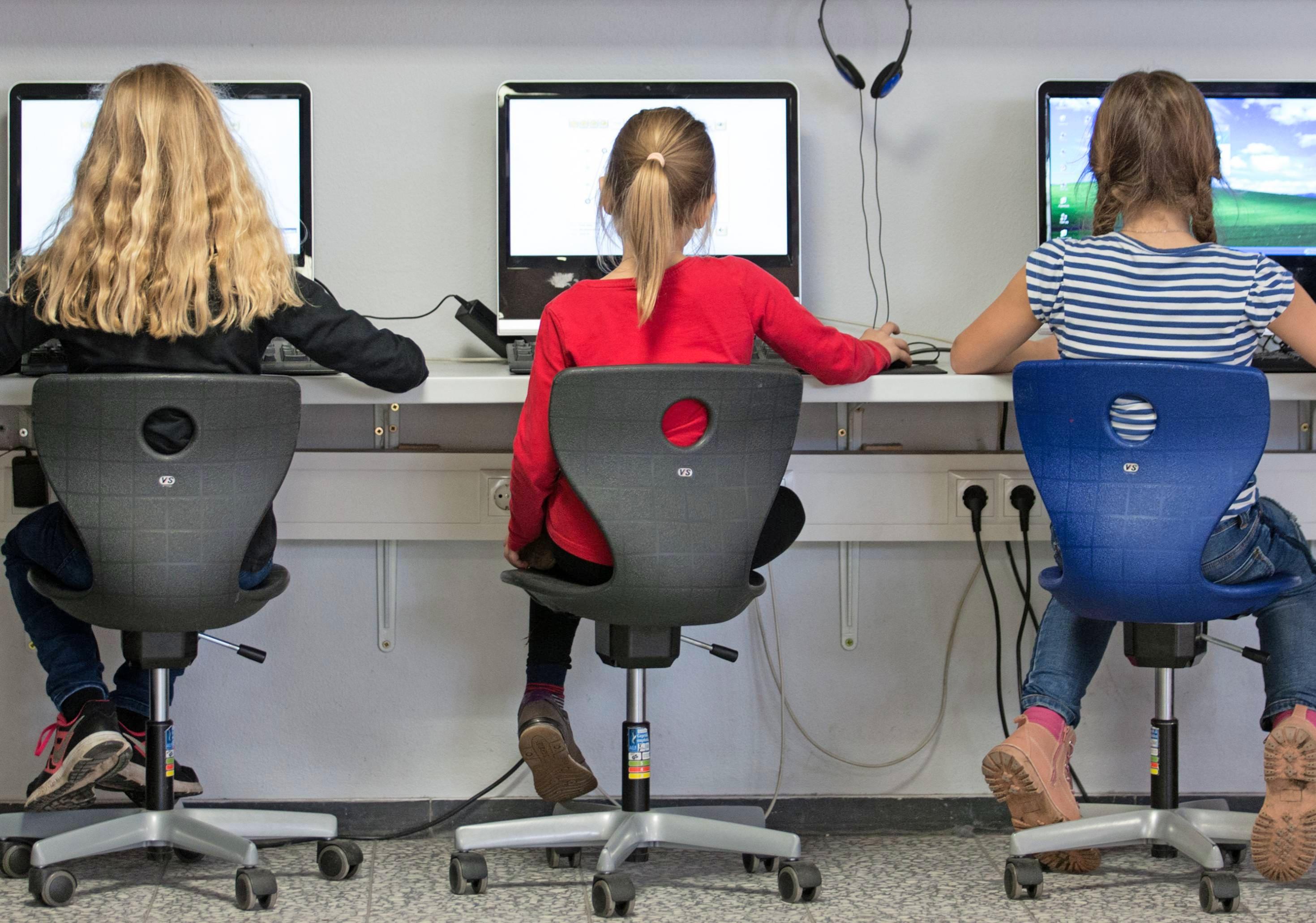 Schneller als gedacht, schreitet die Digitalisierung an den städtischen Schulen fort. Der Neckarsulmer Gemeinderat beschloss jetzt ein Maßnahmenpaket, das Bildungseinrichtungen digital leistungsfähig macht. Foto: dpa Schneller als gedacht, schreitet die Digitalisierung an den städtischen Schulen fort. Der Neckarsulmer Gemeinderat beschloss jetzt ein Maßnahmenpaket, das Bildungseinrichtungen digital leistungsfähig macht. Foto: dpa