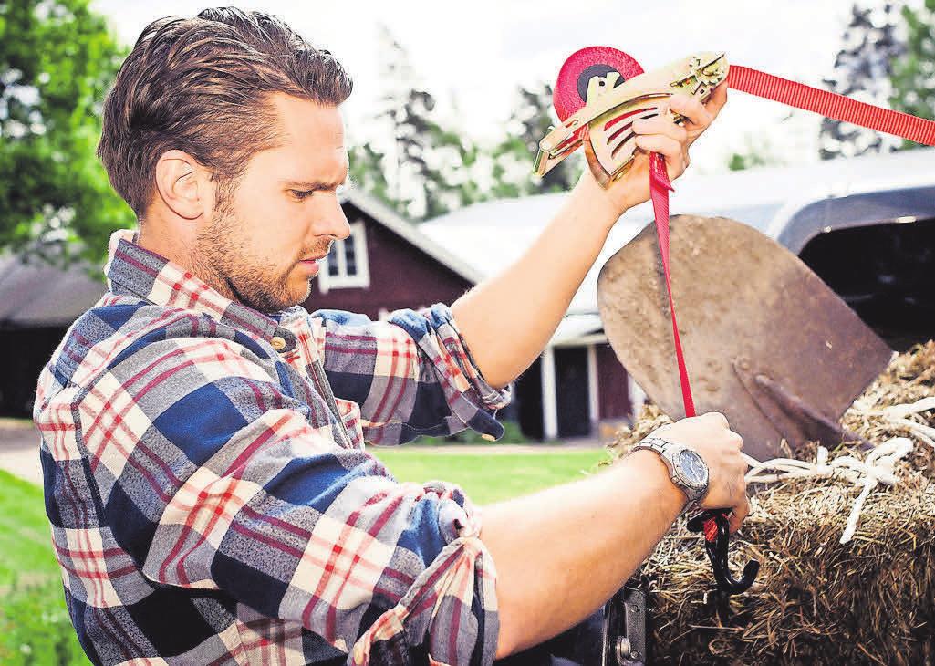Wer Gartenabfälle wegfährt, sollte diese während der Fahrt sichern. FOTO: DJD/QUICKLOADER Wer Gartenabfälle wegfährt, sollte diese während der Fahrt sichern. FOTO: DJD/QUICKLOADER