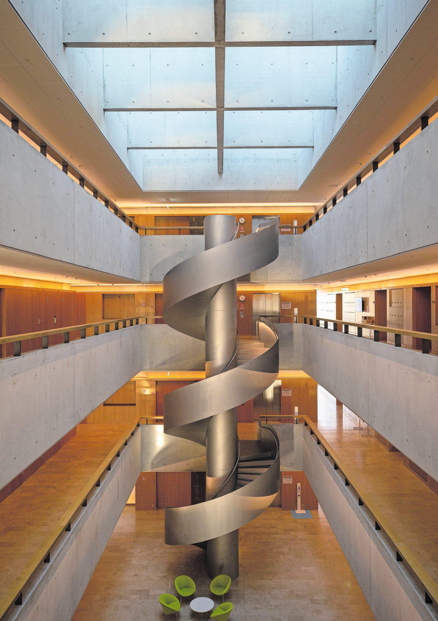 Im 2019 eröffneten Campus der Hochschule Luzern in Rotkreuz gibt es noch Platz für etwa 300 weitere Studenten. Im 2019 eröffneten Campus der Hochschule Luzern in Rotkreuz gibt es noch Platz für etwa 300 weitere Studenten.