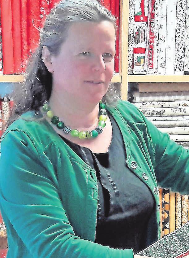 Auch die Patchworkdiele ist weiterhin für ihre Kunden da. „Handarbeiten tut der Seele gut“, sagt Inhaberin Anke Kleuker. Auch die Patchworkdiele ist weiterhin für ihre Kunden da. „Handarbeiten tut der Seele gut“, sagt Inhaberin Anke Kleuker.